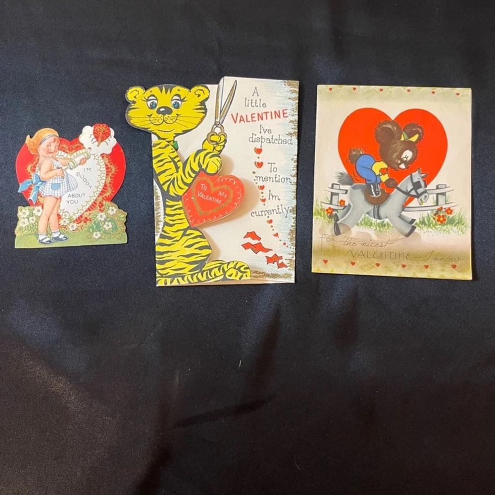 Three Vintage Valentines Q